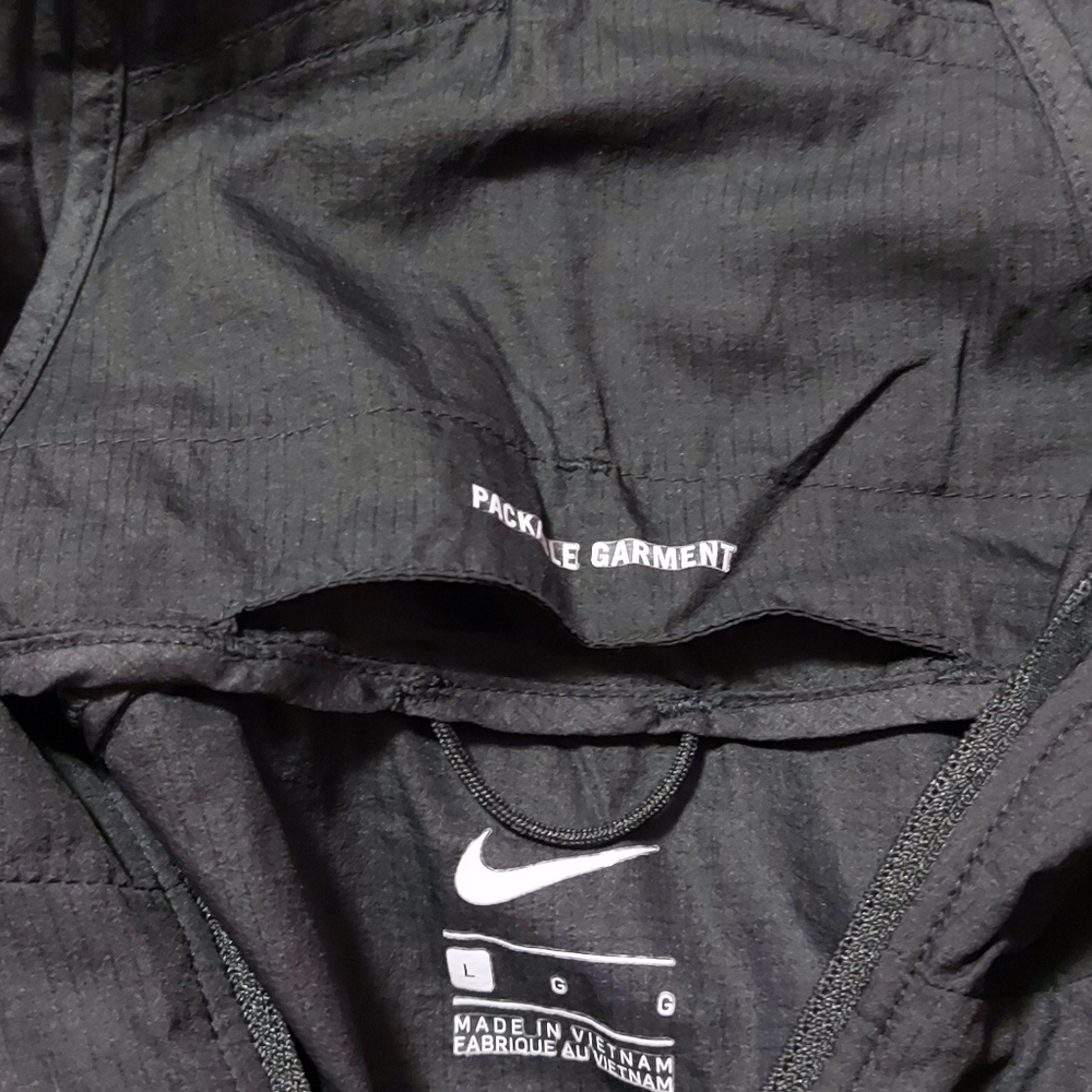Nike packable running jacket - Picture 3 of 4